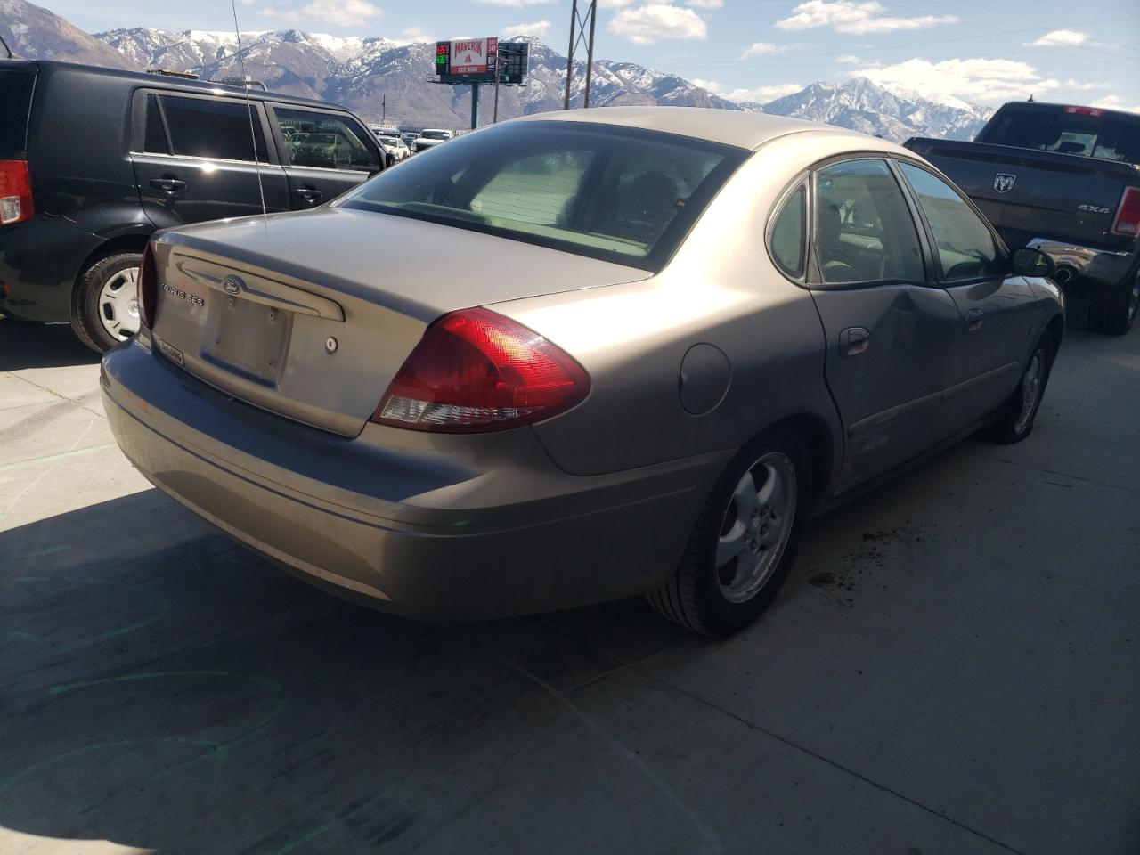 Photo 4 from auction – 2004 FORD TAURUS SES with VIN 1FAFP55S54G200405
