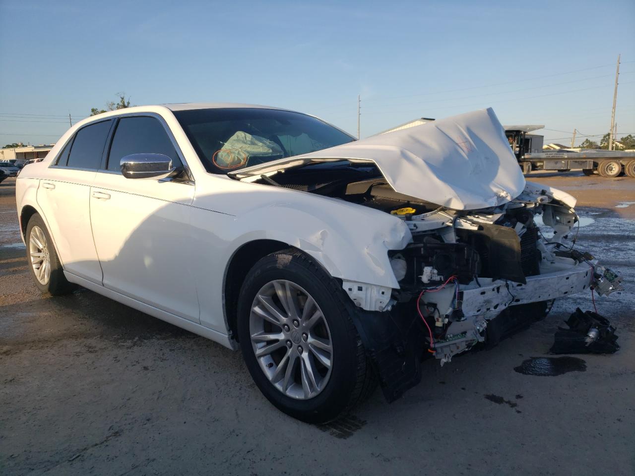 CHRYSLER 300 LIMITE 2017 with VIN 2C3CCAAG1HH646889 - Photo from auction