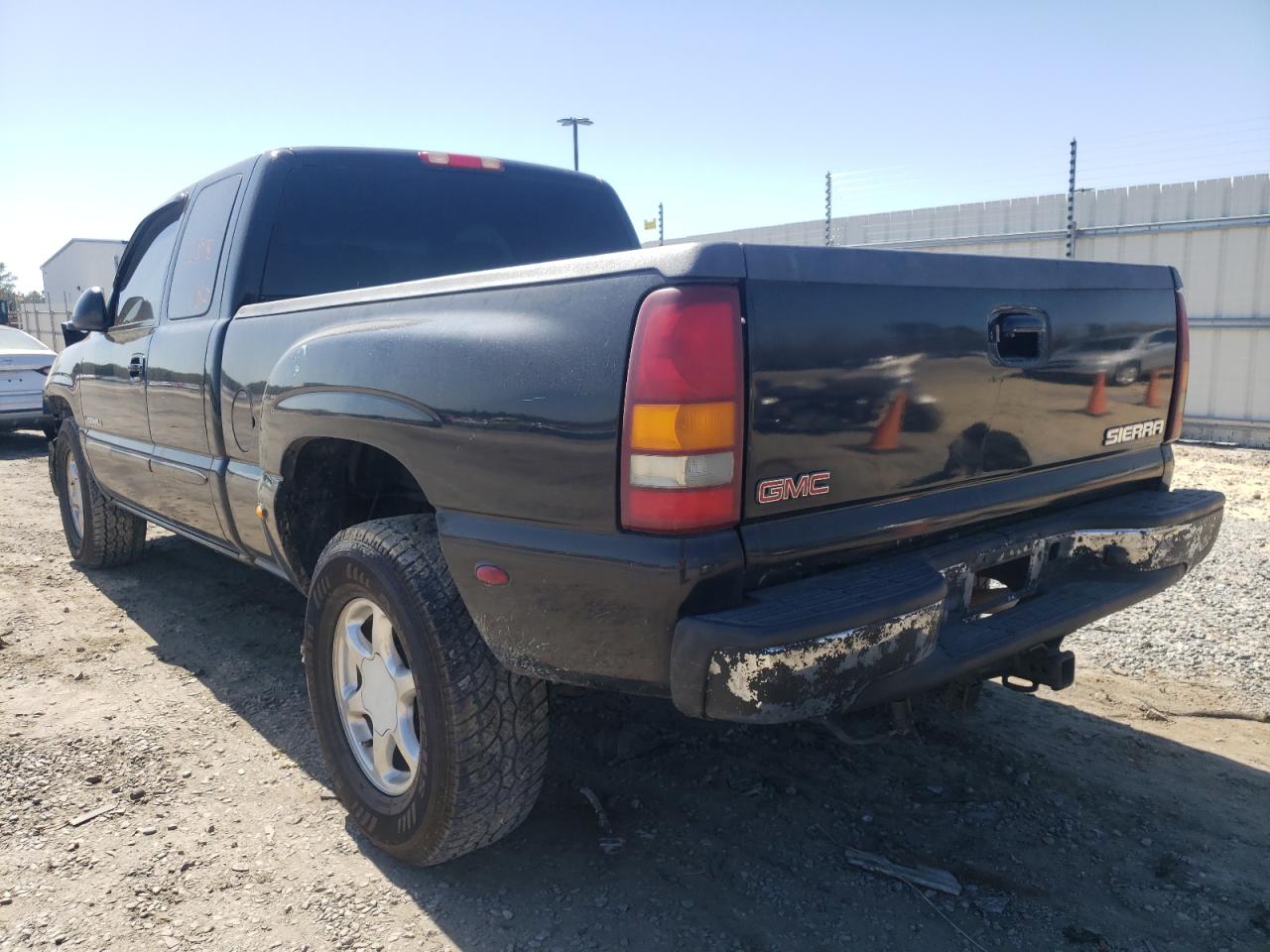 Photo 3 from auction – 2003 GMC SIERRA K15 with VIN 2GTFK69U331162260