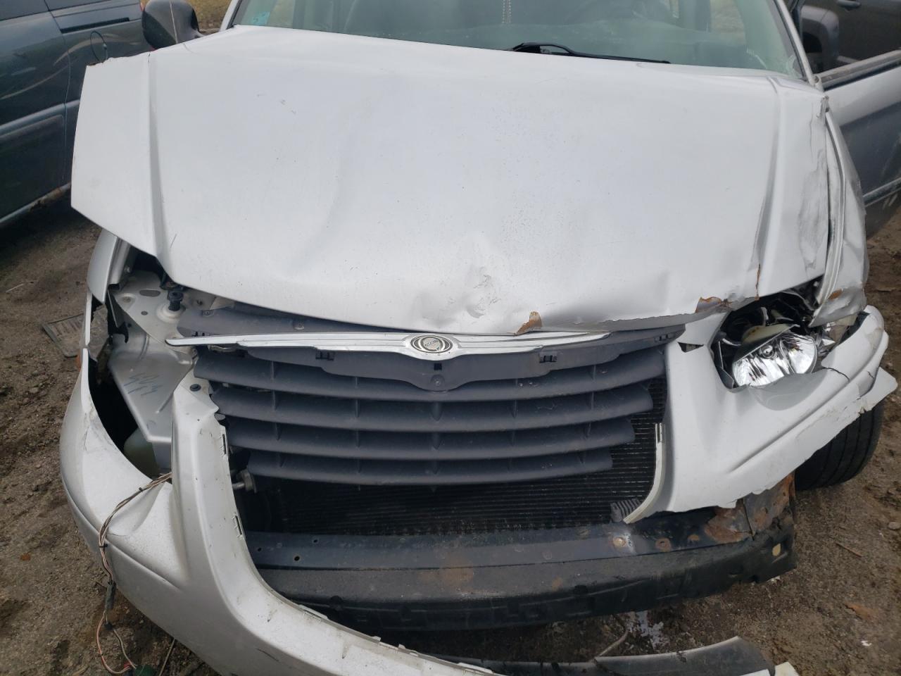 Photo 7 from auction – 2006 CHRYSLER TOWN & COU with VIN 2A4GP54L26R840057