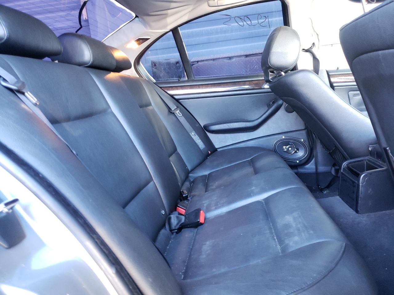 Photo 6 from auction – 2005 BMW 325 I with VIN WBAET37435NJ84753