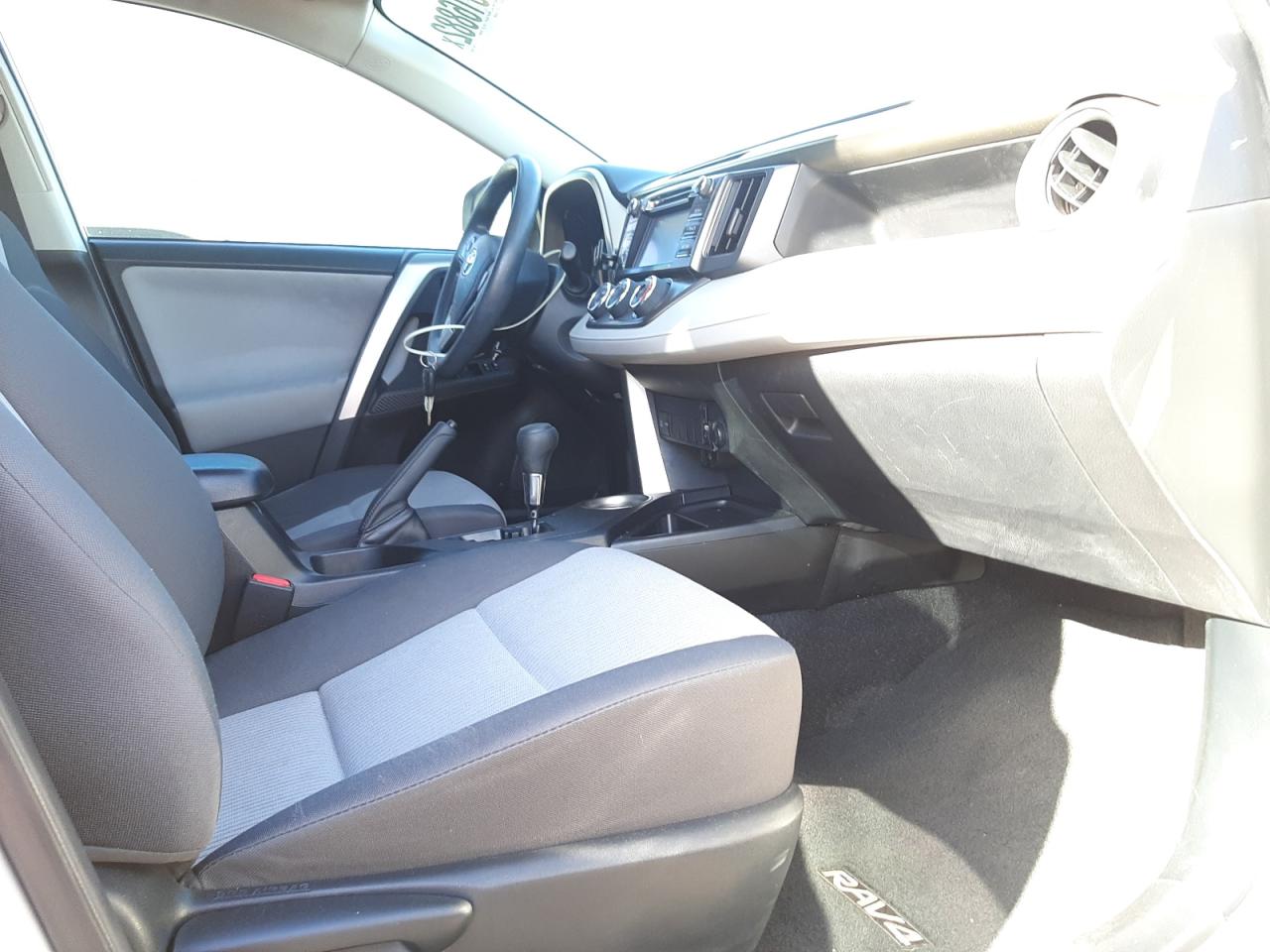 Photo 5 from auction – 2014 TOYOTA RAV4 LE with VIN JTMZFREV8EJ019606