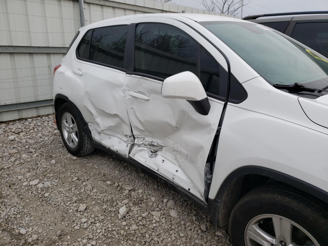 Photo 9 from auction – 2020 CHEVROLET TRAX LS with VIN KL7CJKSB1LB028903