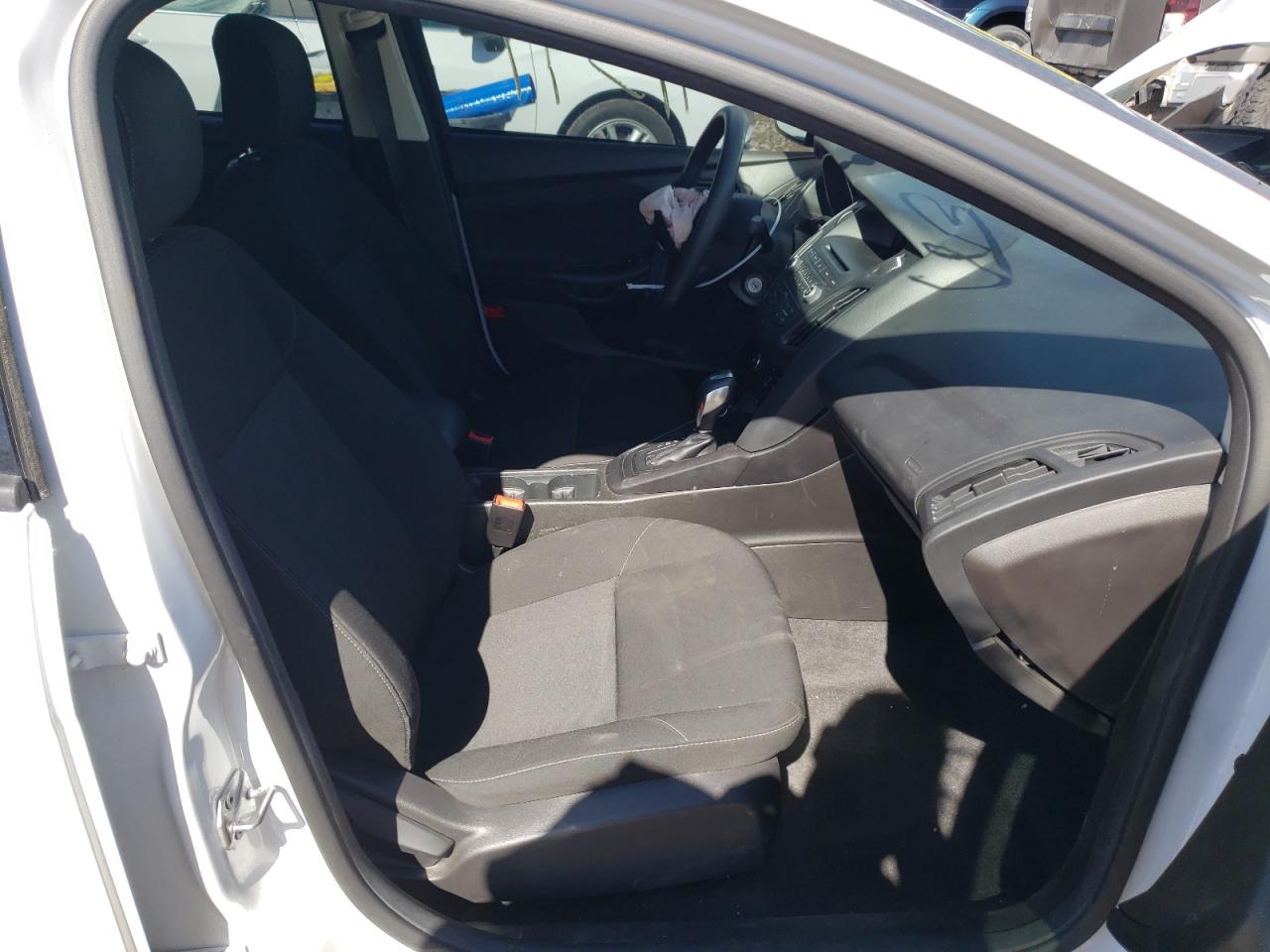 Photo 5 from auction – 2016 FORD FOCUS SE with VIN 1FADP3F23GL383714