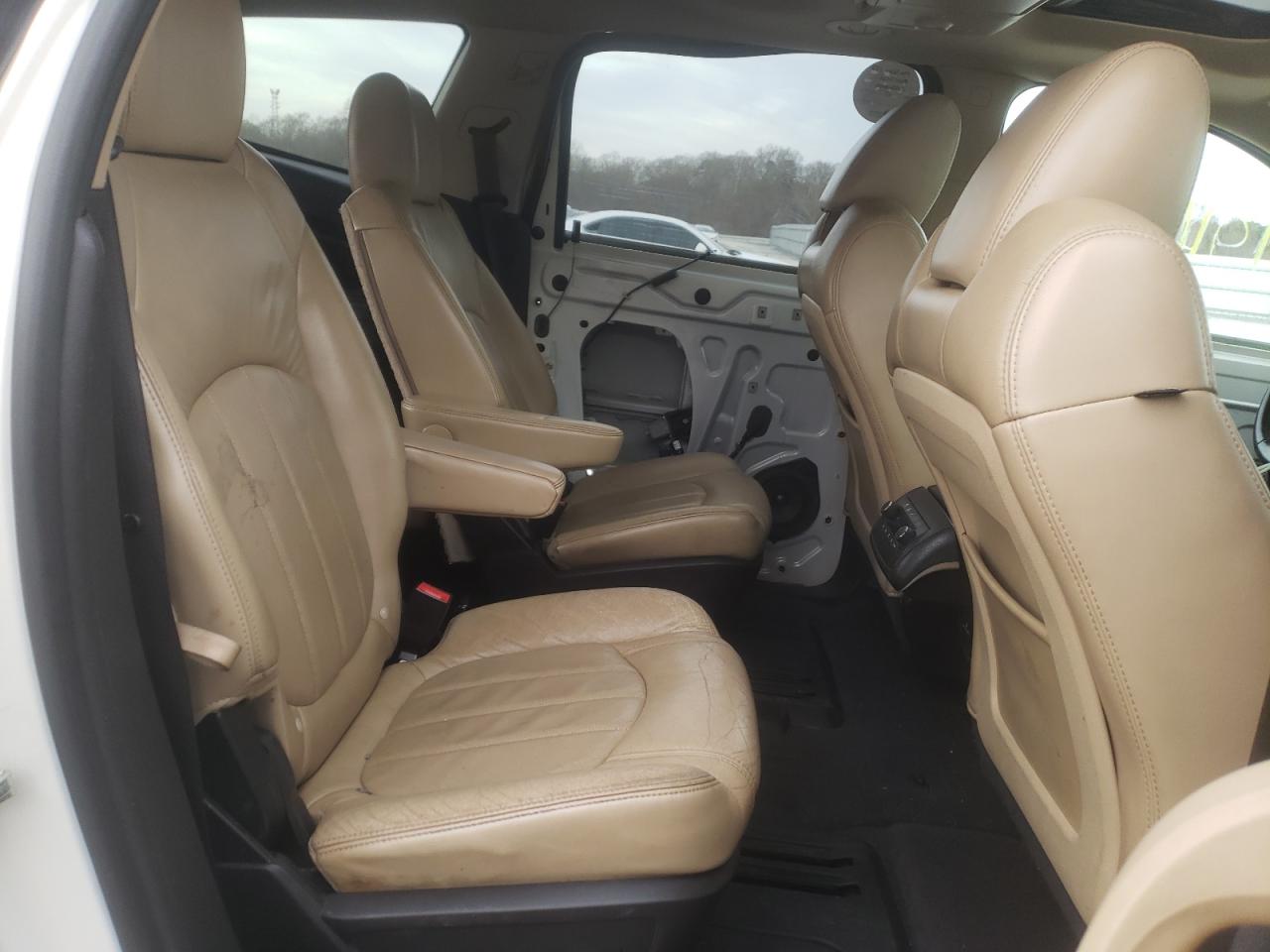 Photo 6 from auction – 2011 CHEVROLET TRAVERSE L with VIN 1GNKRLED2BJ127915