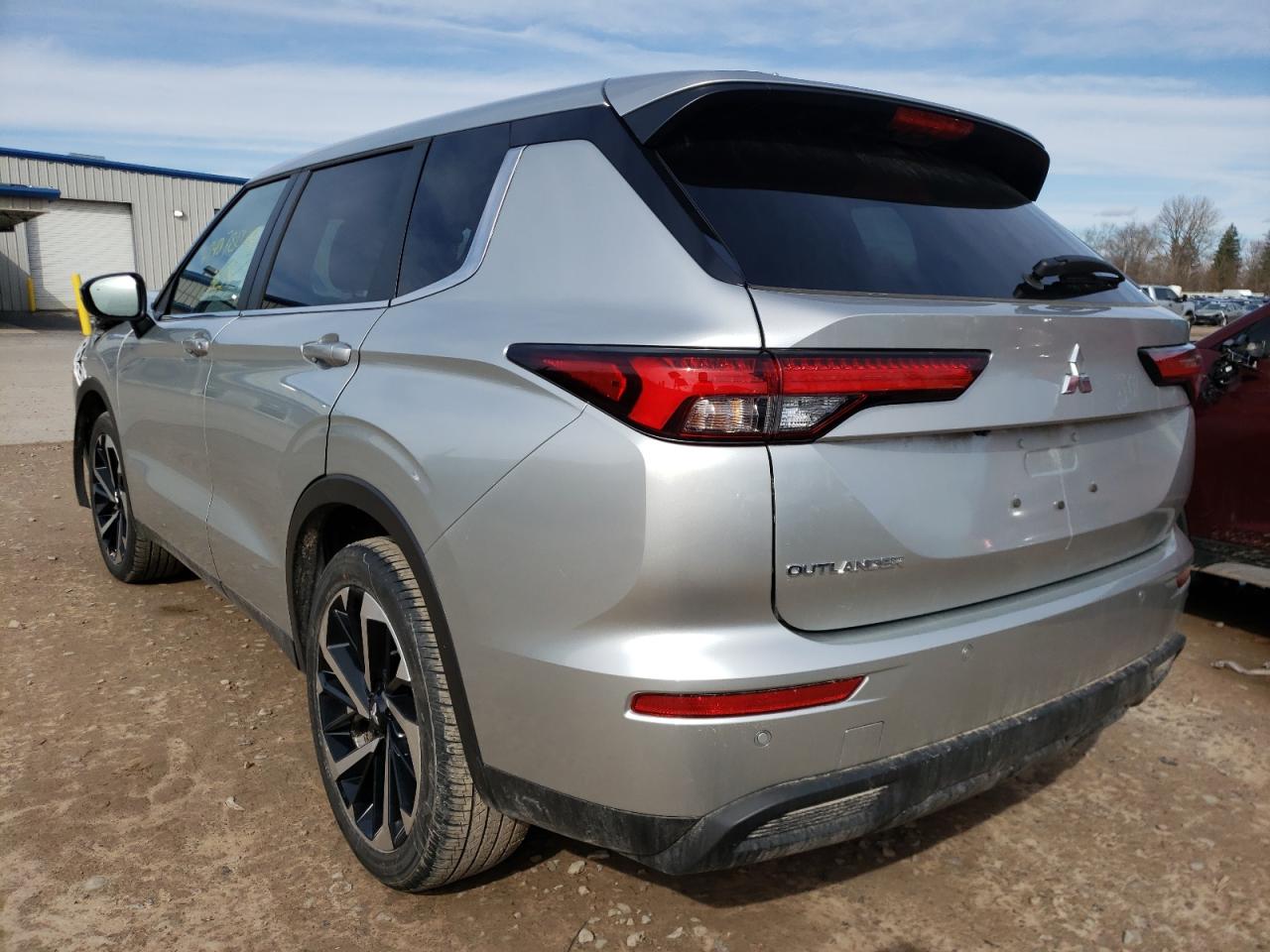 Photo 3 from auction – 2022 MITSUBISHI OUTLANDER with VIN JA4J4TA88NZ045179