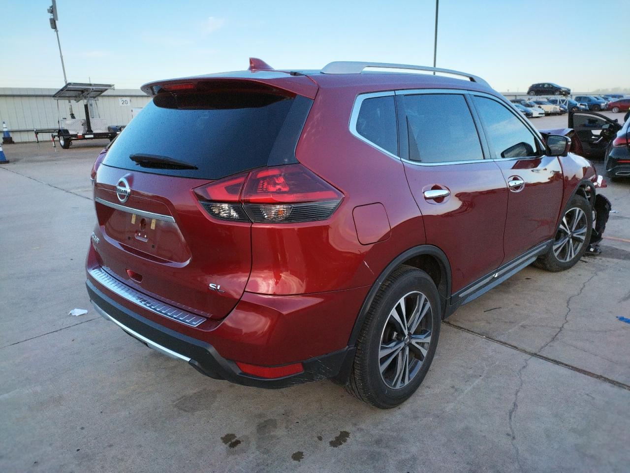 Photo 4 from auction – 2018 NISSAN ROGUE S with VIN 5N1AT2MT3JC709965