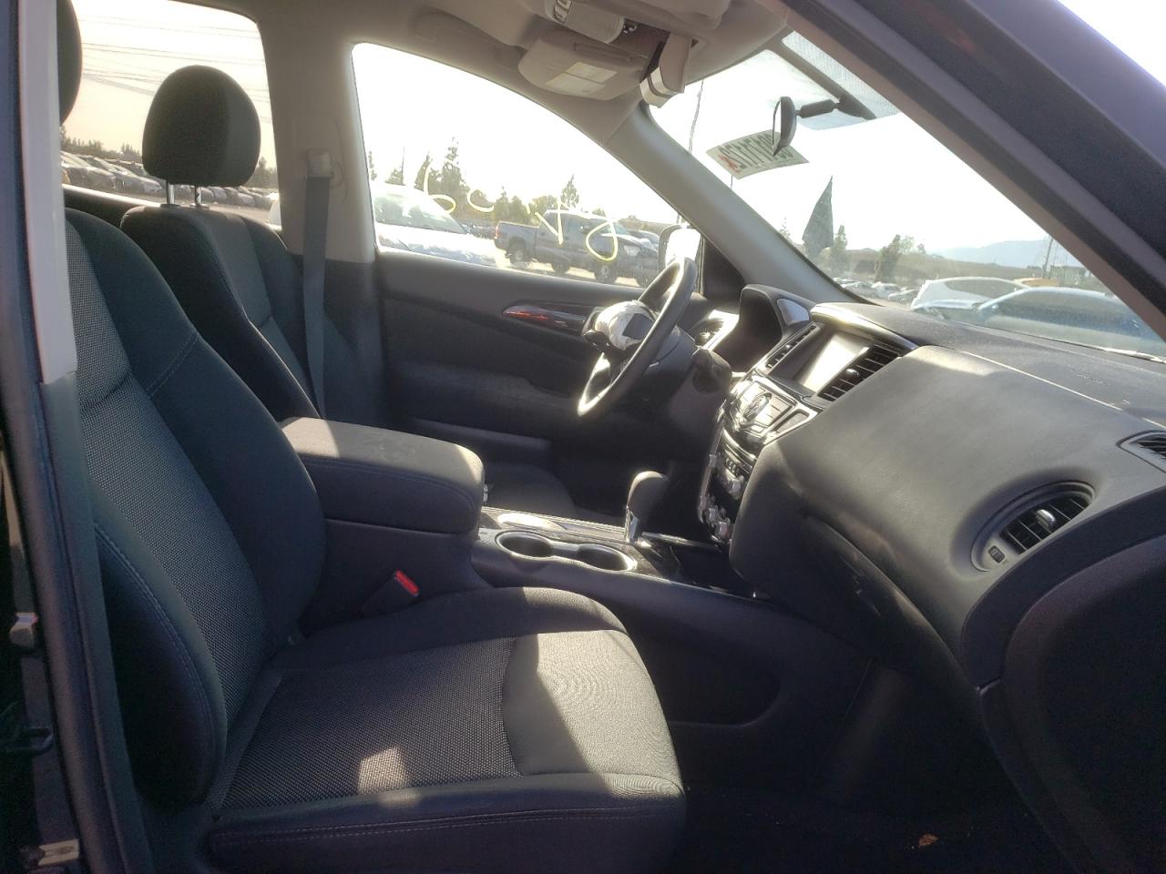 Photo 5 from auction – 2017 NISSAN PATHFINDER with VIN 5N1DR2MN9HC638214