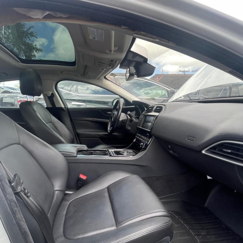 Photo 5 from auction – 2017 JAGUAR XE with VIN SAJAR4BG0HA969171