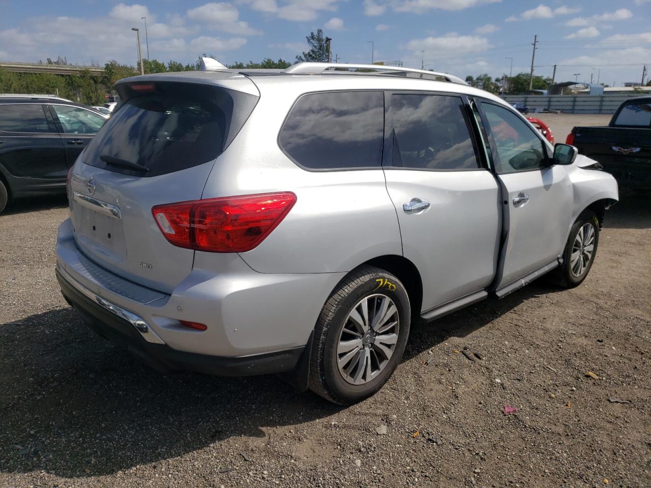 Photo 4 from auction – 2020 NISSAN PATHFINDER with VIN 5N1DR2AM5LC593745