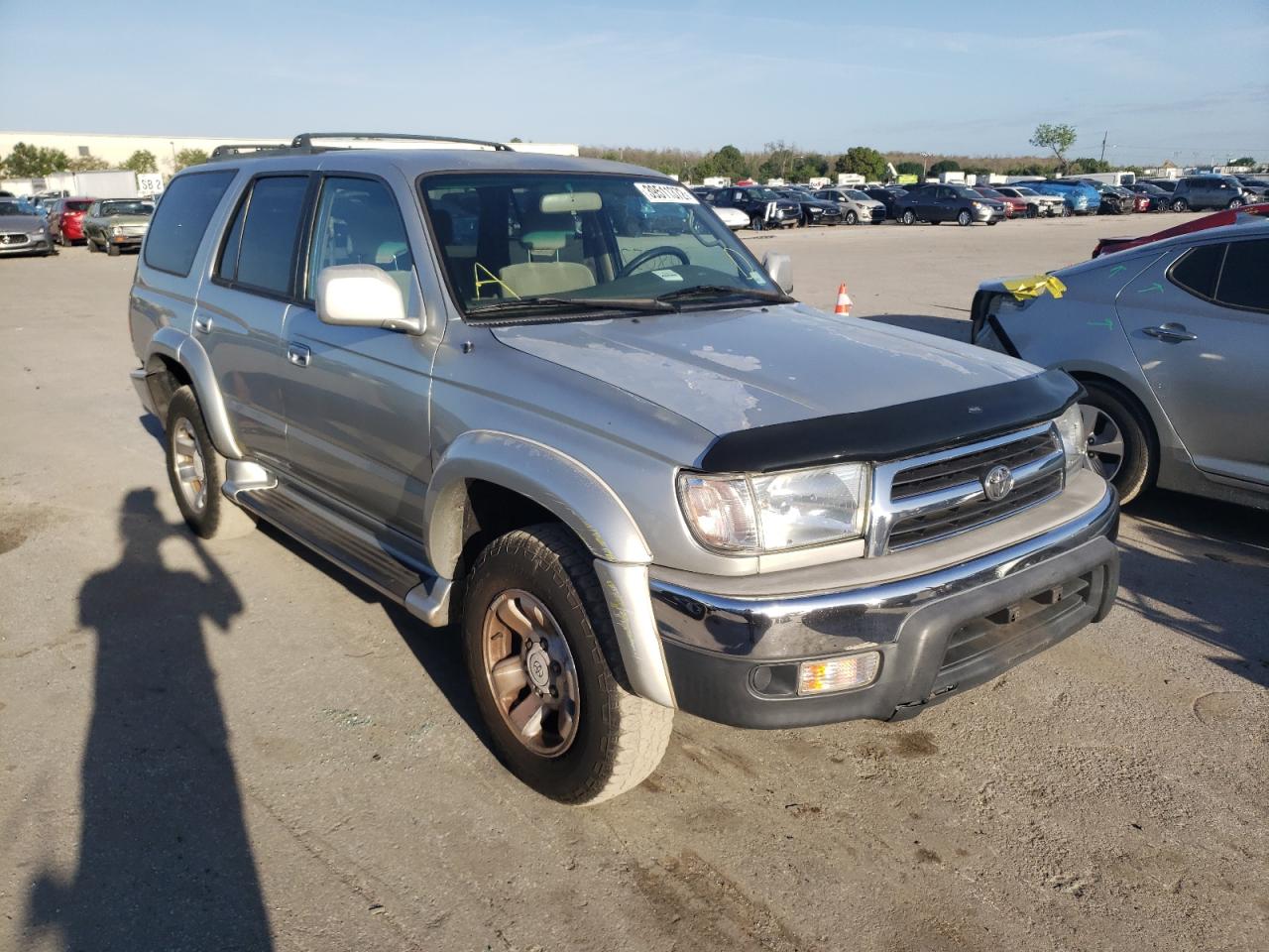 TOYOTA 4RUNNER SR 2000 with VIN JT3GN86R1Y0176236 - Photo from auction