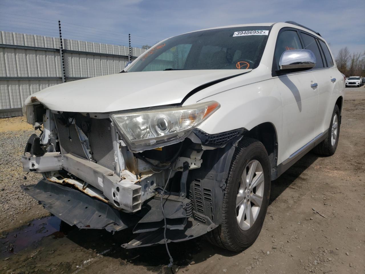 Photo 2 from auction – 2011 TOYOTA HIGHLANDER with VIN 5TDZK3EH6BS033425