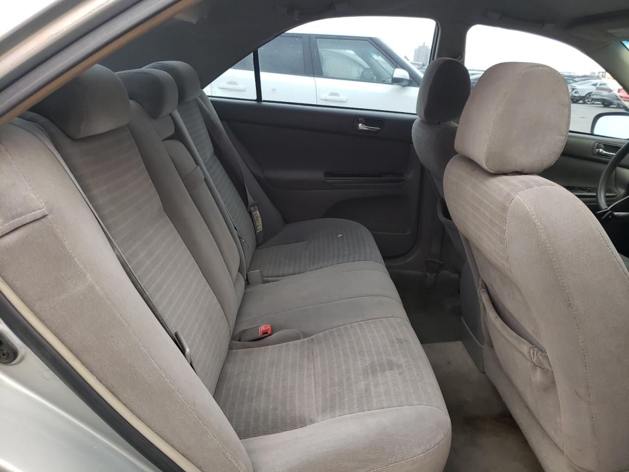 Photo 6 from auction – 2005 TOYOTA CAMRY LE with VIN 4T1BE32K35U550766