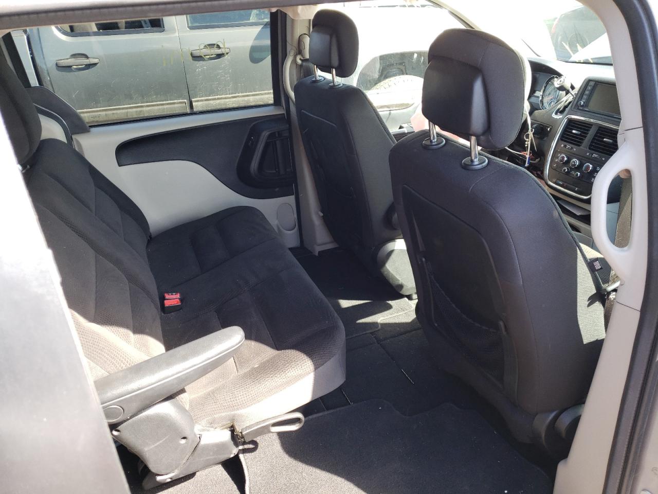 Photo 6 from auction – 2017 DODGE GRAND CARA with VIN 2C4RDGBG3HR819598