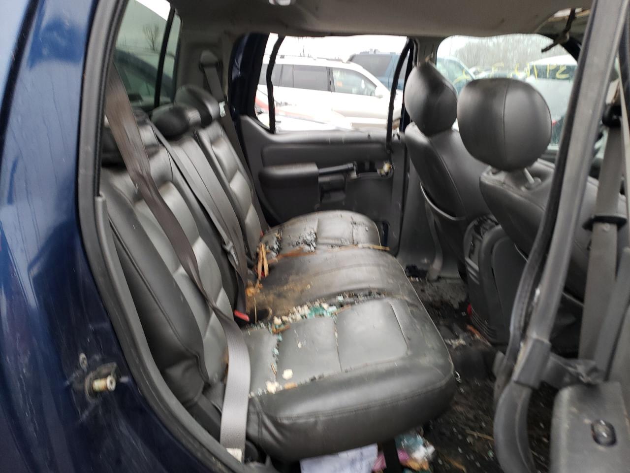 Photo 6 from auction – 2004 FORD EXPLORER S with VIN 1FMZU77K04UB98908