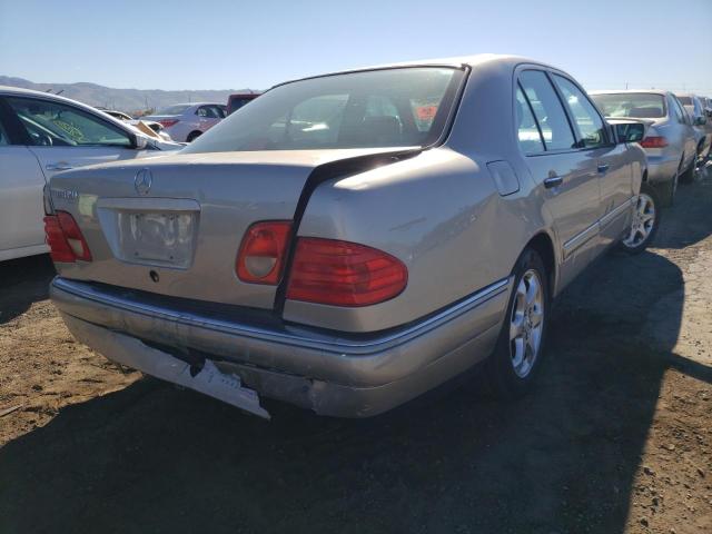 Photo 4 from auction – 1998 MERCEDES-BENZ E 320 with VIN WDBJF65F9WA675379