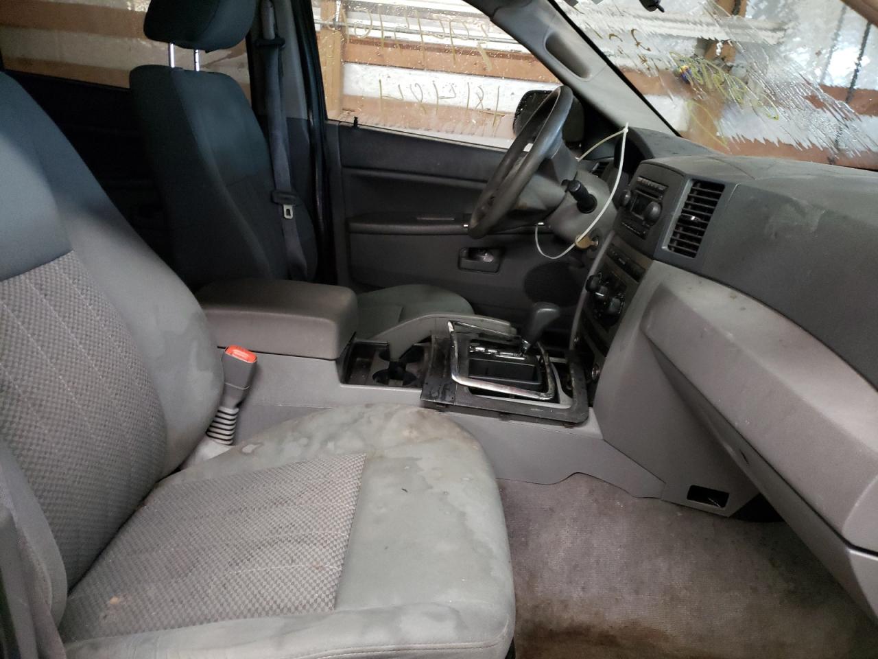 Photo 5 from auction – 2005 JEEP GRAND CHER with VIN 1J4GR48KX5C685187