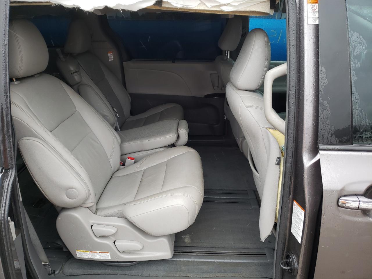 Photo 6 from auction – 2016 TOYOTA SIENNA XLE with VIN 5TDYK3DC9GS733173