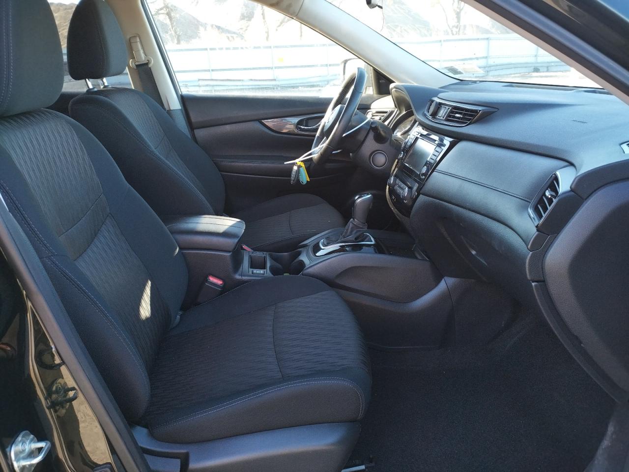Photo 5 from auction – 2019 NISSAN ROGUE S with VIN 5N1AT2MV3KC748770