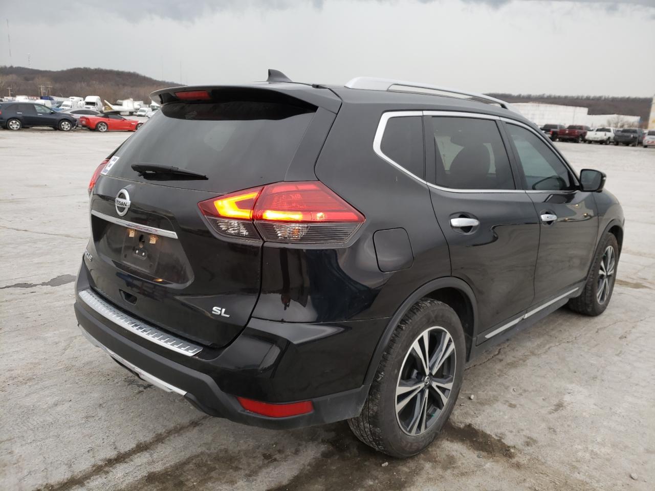Photo 4 from auction – 2017 NISSAN ROGUE S with VIN 5N1AT2MT1HC731179