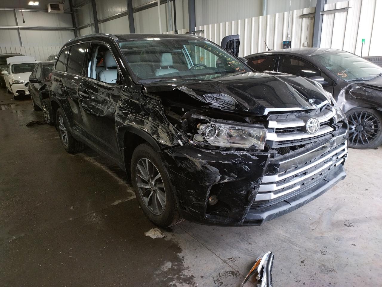 Photo 1 from auction – 2019 TOYOTA HIGHLANDER with VIN 5TDJZRFH6KS626356