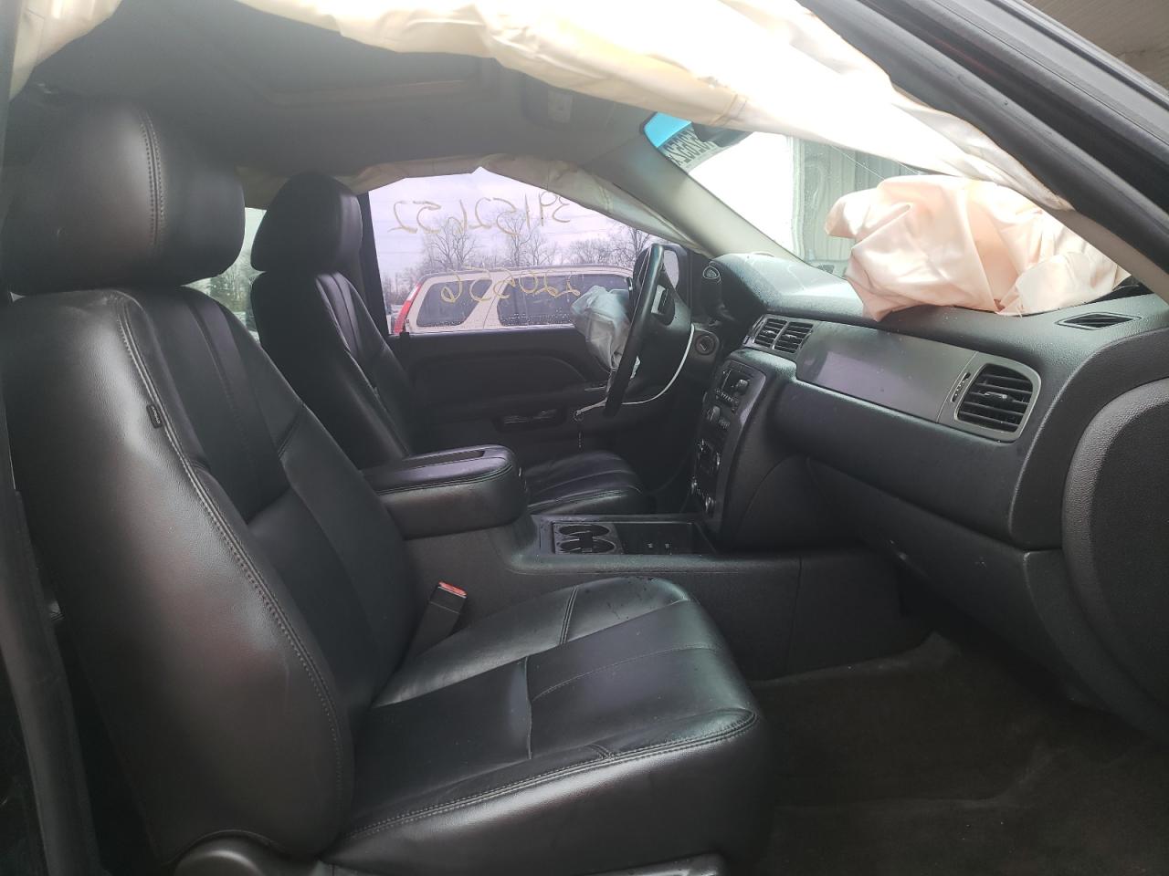 Photo 5 from auction – 2010 CHEVROLET AVALANCHE with VIN 3GNVKFE00AG249429
