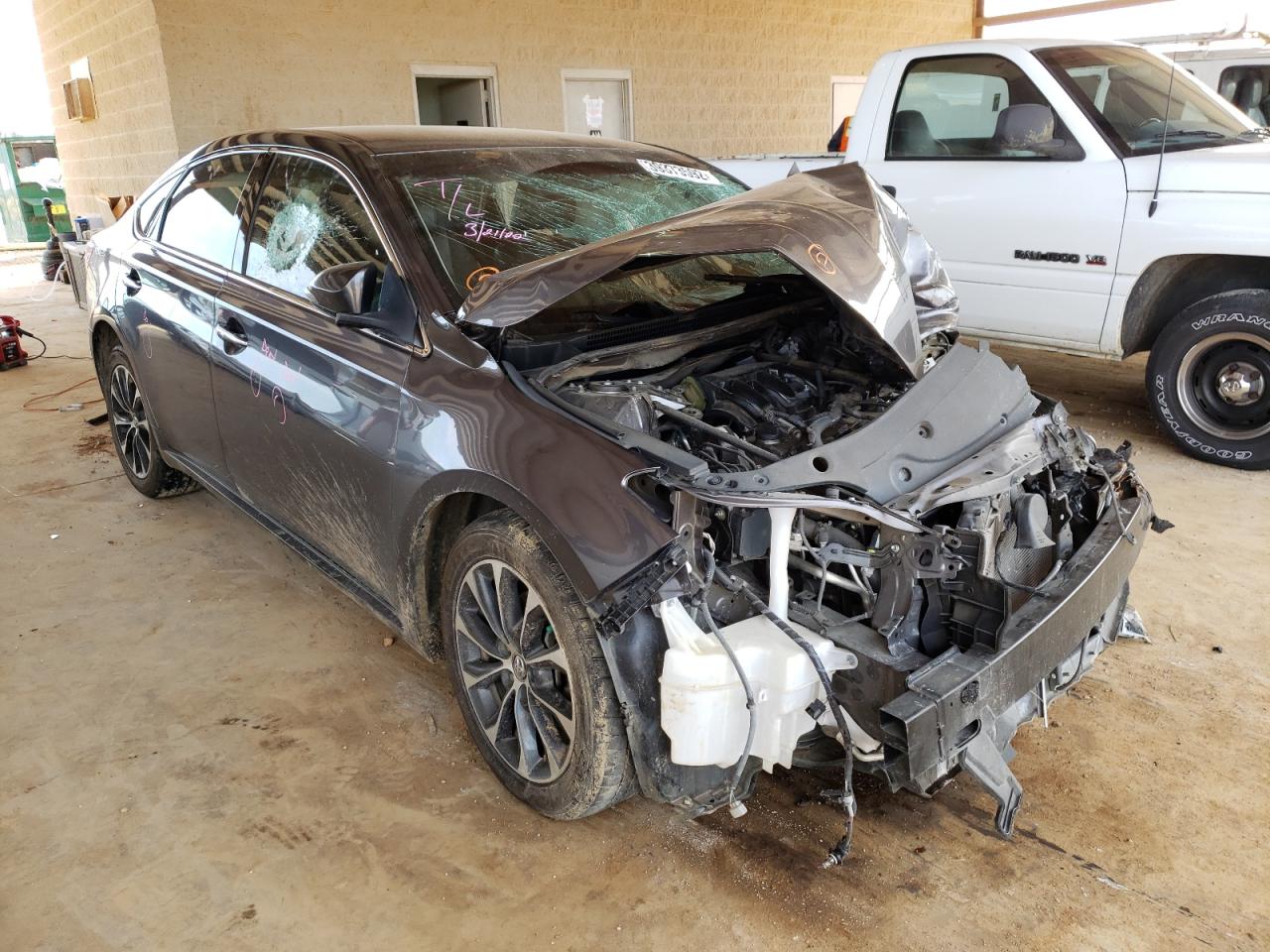 TOYOTA AVALON XLE 2016 with VIN 4T1BK1EB0GU195289 - Photo from auction