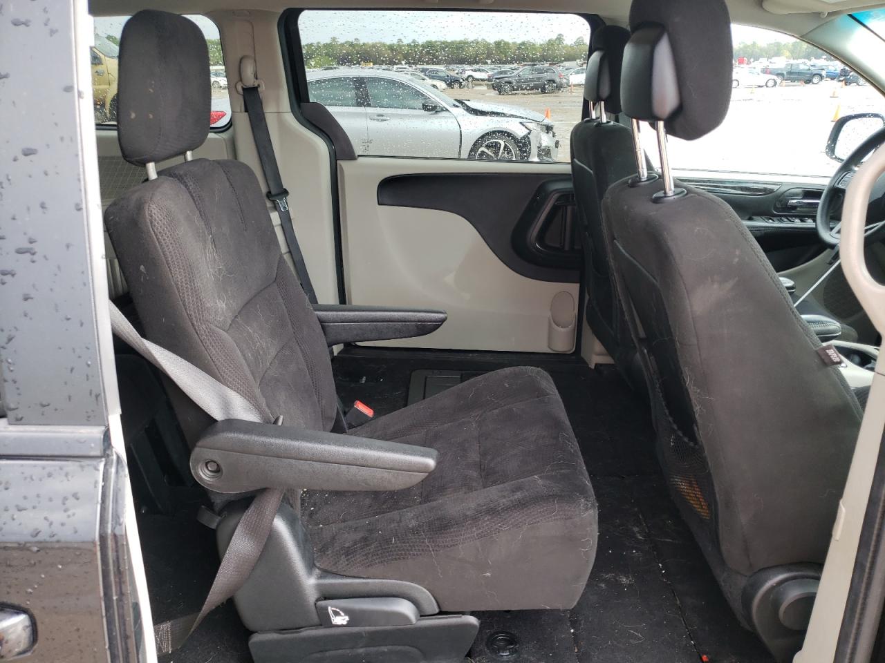 Photo 6 from auction – 2015 DODGE GRAND CARA with VIN 2C4RDGCG9FR527465