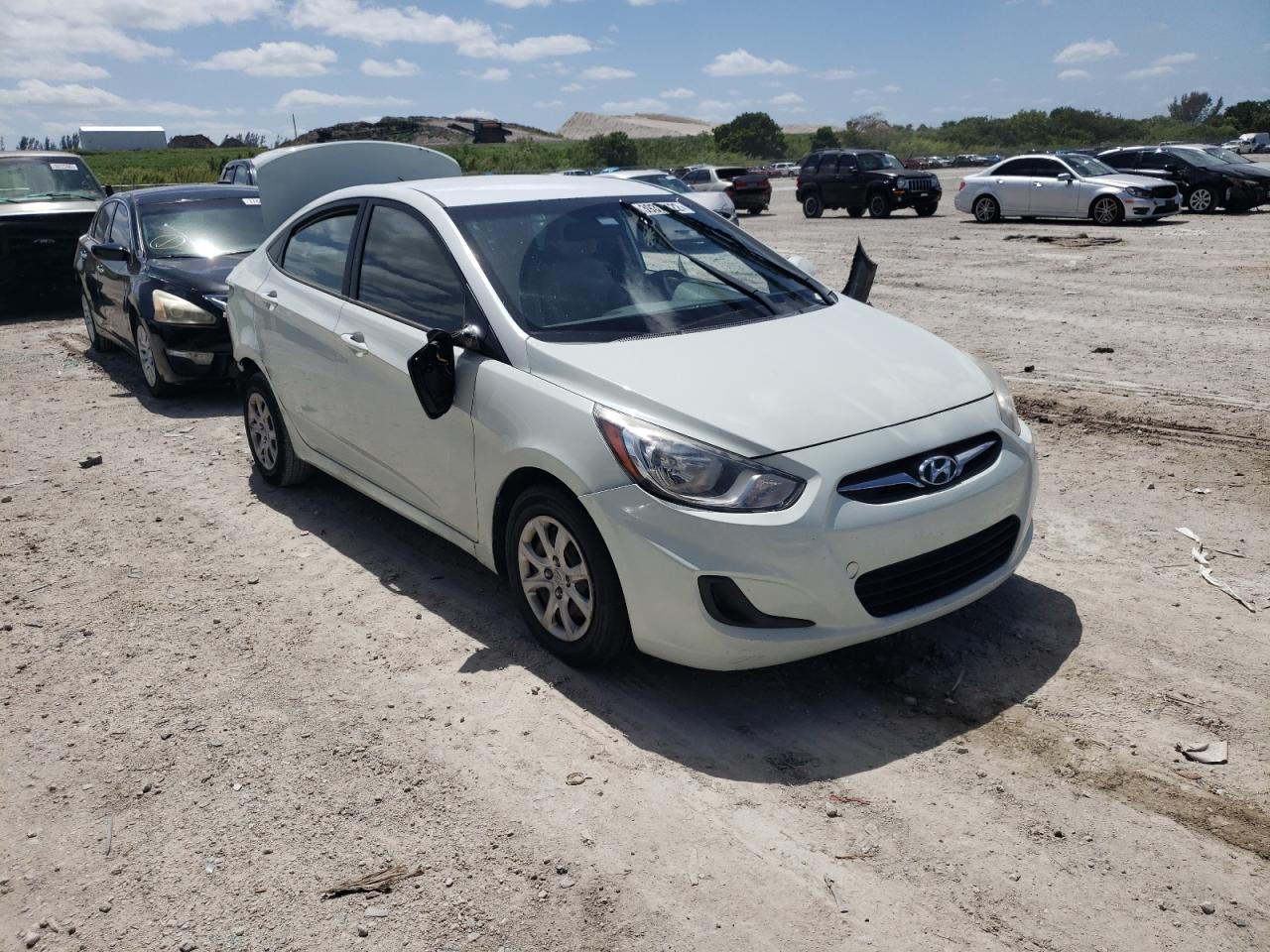 Photo 1 from auction – 2014 HYUNDAI ACCENT GLS with VIN KMHCT4AE1EU641756