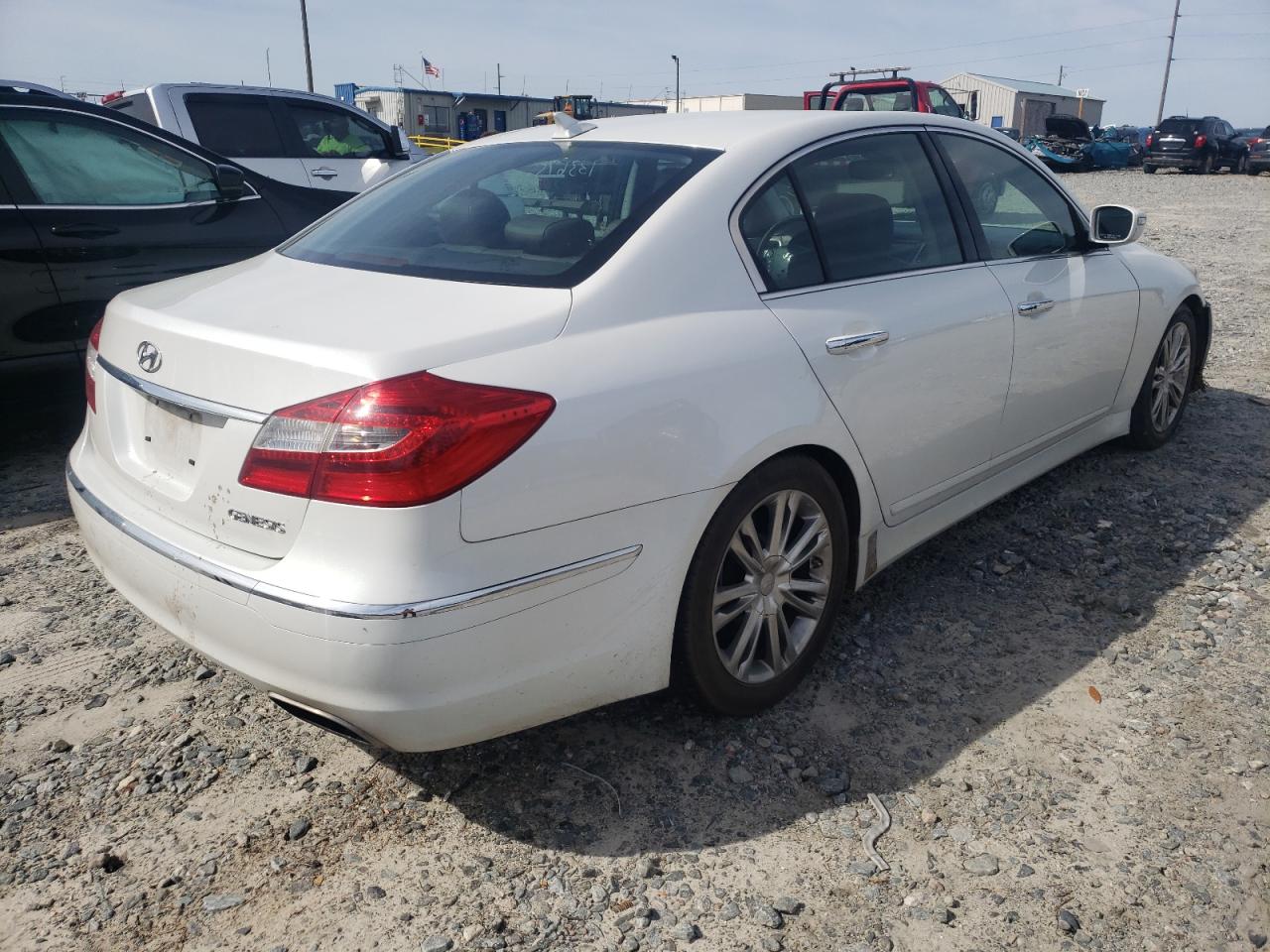 Photo 4 from auction – 2012 HYUNDAI GENESIS 3. with VIN KMHGC4DD2CU198373