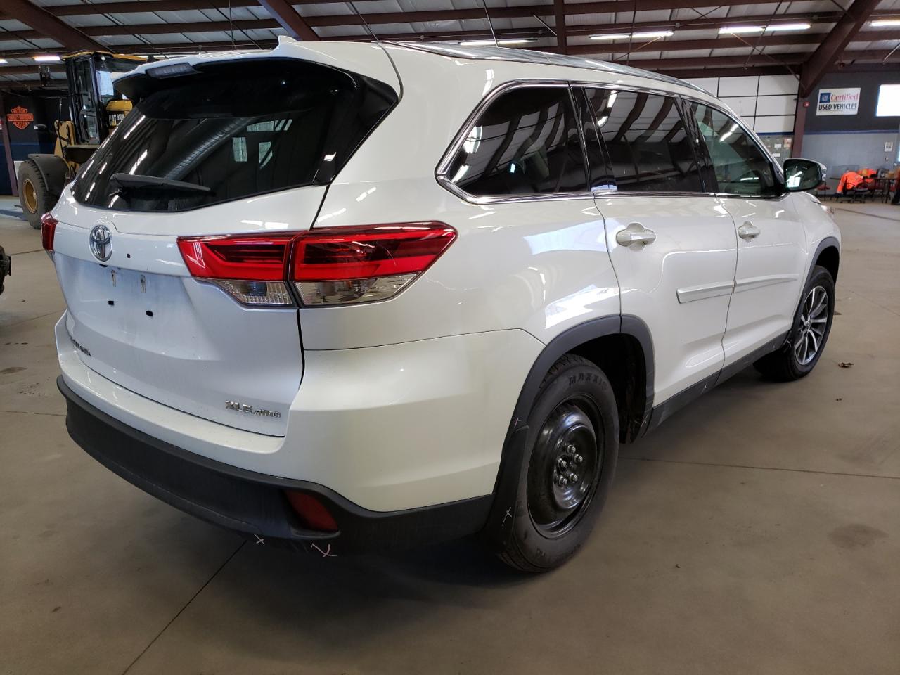 Photo 4 from auction – 2019 TOYOTA HIGHLANDER with VIN 5TDJZRFHXKS593104