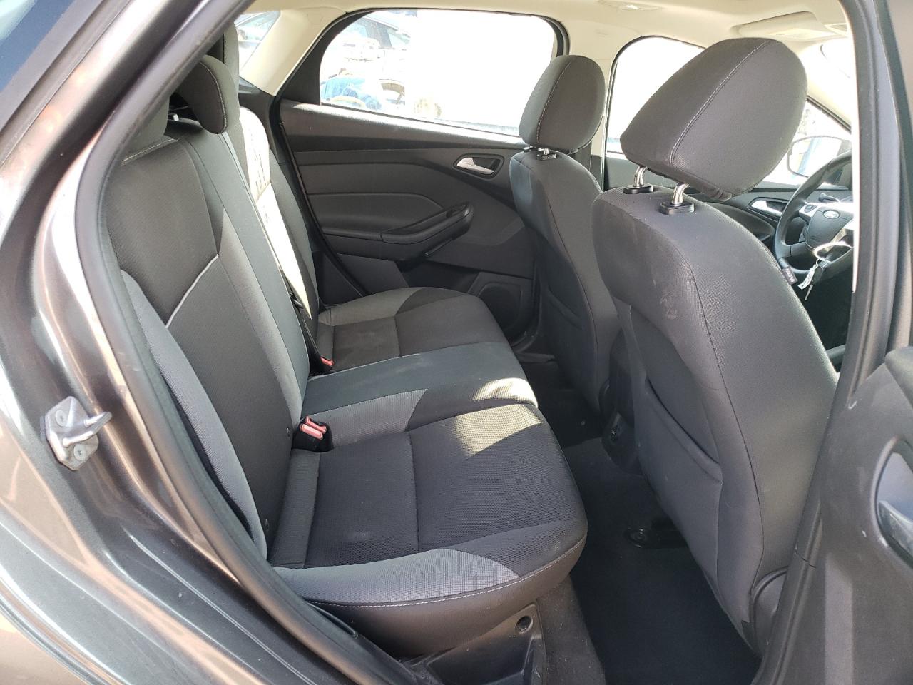 Photo 6 from auction – 2014 FORD FOCUS SE with VIN 1FADP3K2XEL359204