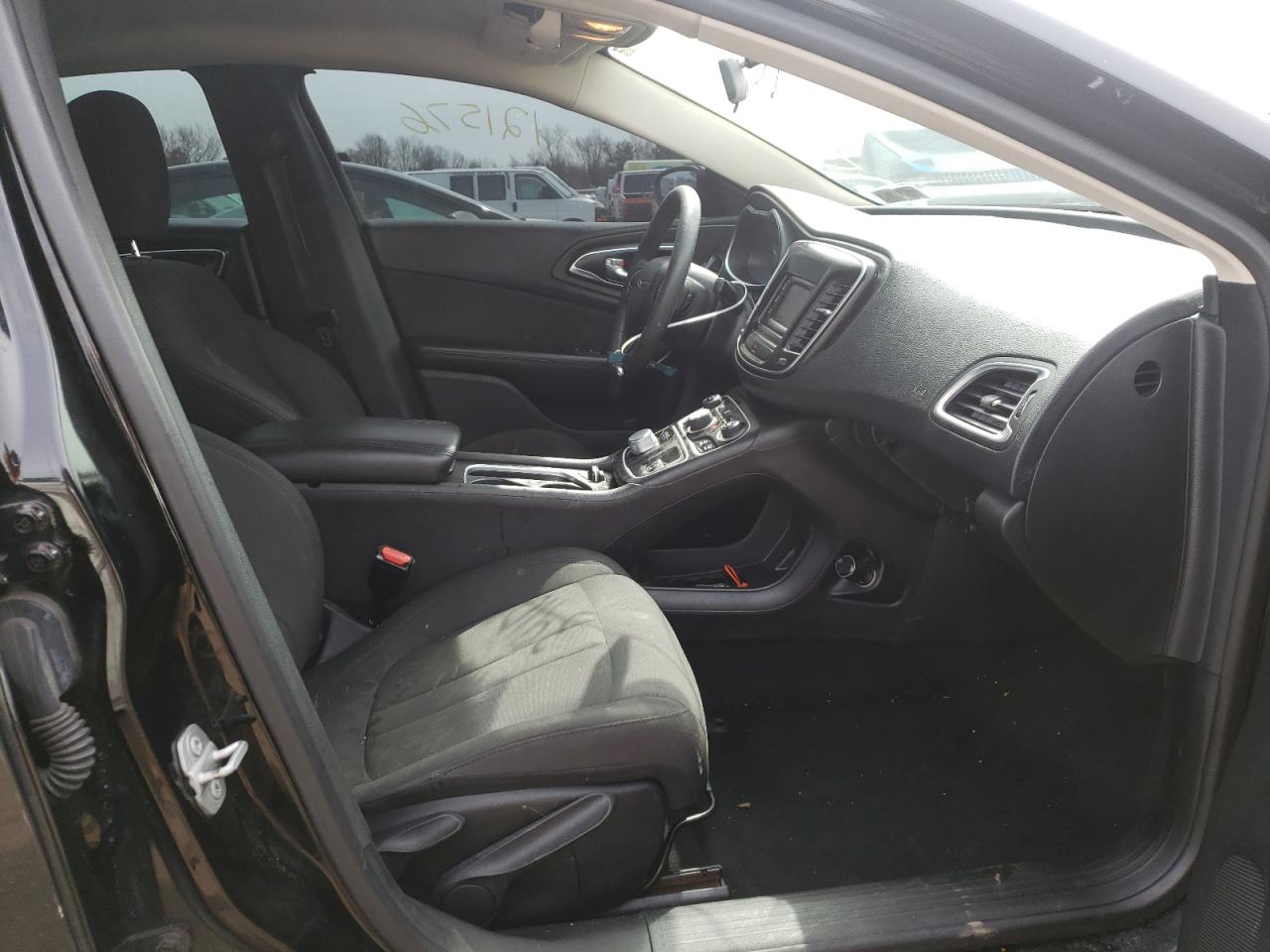 Photo 5 from auction – 2015 CHRYSLER 200 LIMITE with VIN 1C3CCCAB2FN753082