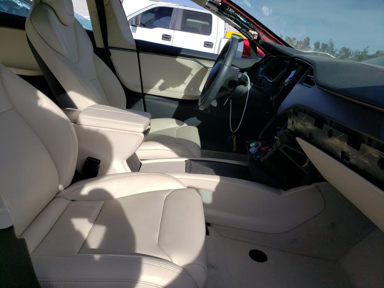 Photo 5 from auction – 2018 TESLA MODEL S with VIN 5YJSA1E27JF291525