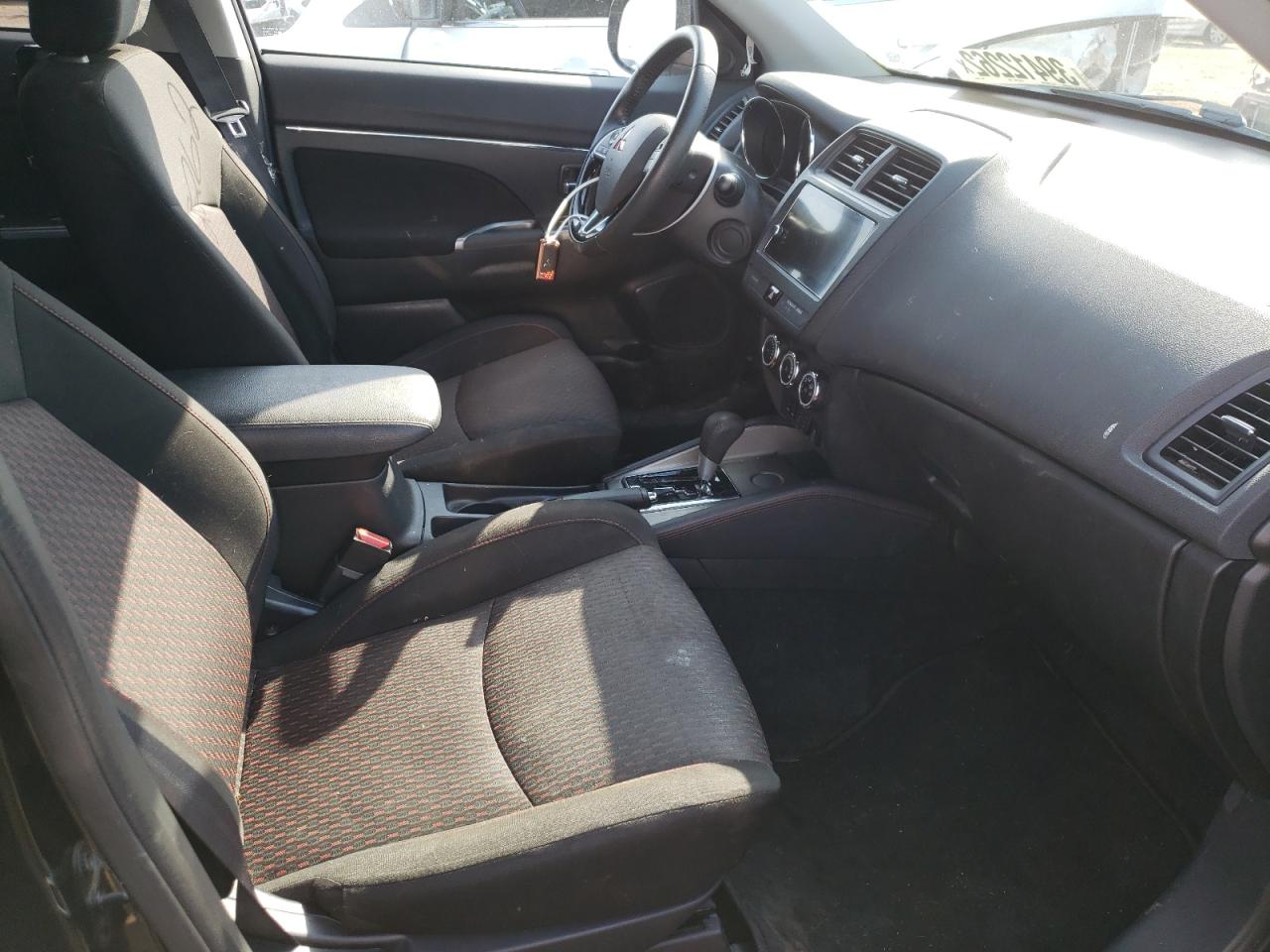 Photo 5 from auction – 2019 MITSUBISHI OUTLANDER with VIN JA4AP4AU6KU013561