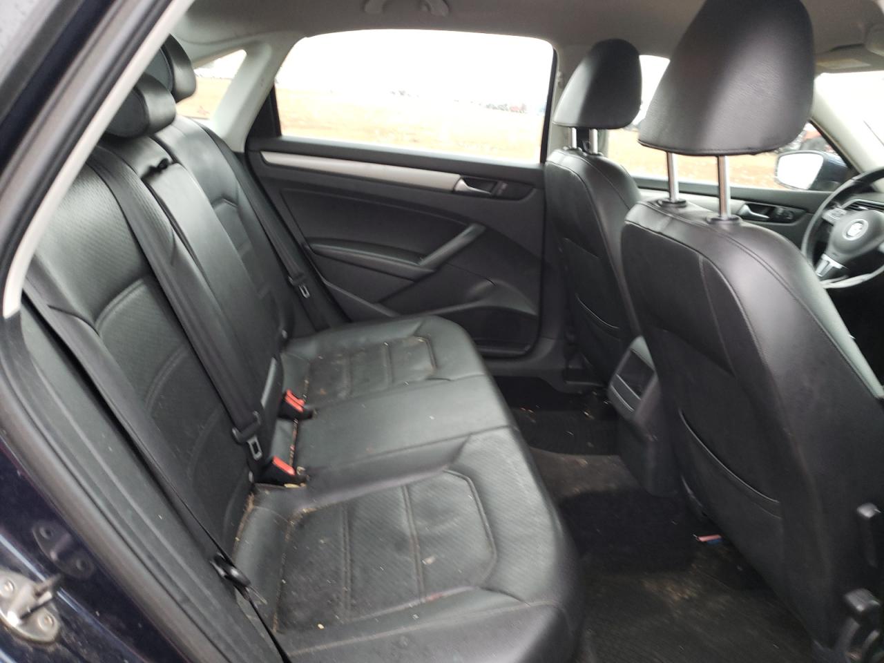 Photo 6 from auction – 2014 VOLKSWAGEN PASSAT S with VIN 1VWAS7A32EC052460