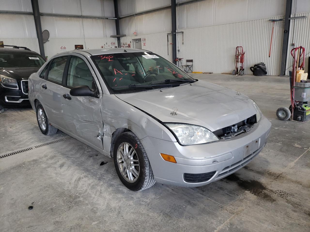Photo 1 from auction – 2005 FORD FOCUS ZX4 with VIN 1FAFP34N05W206118