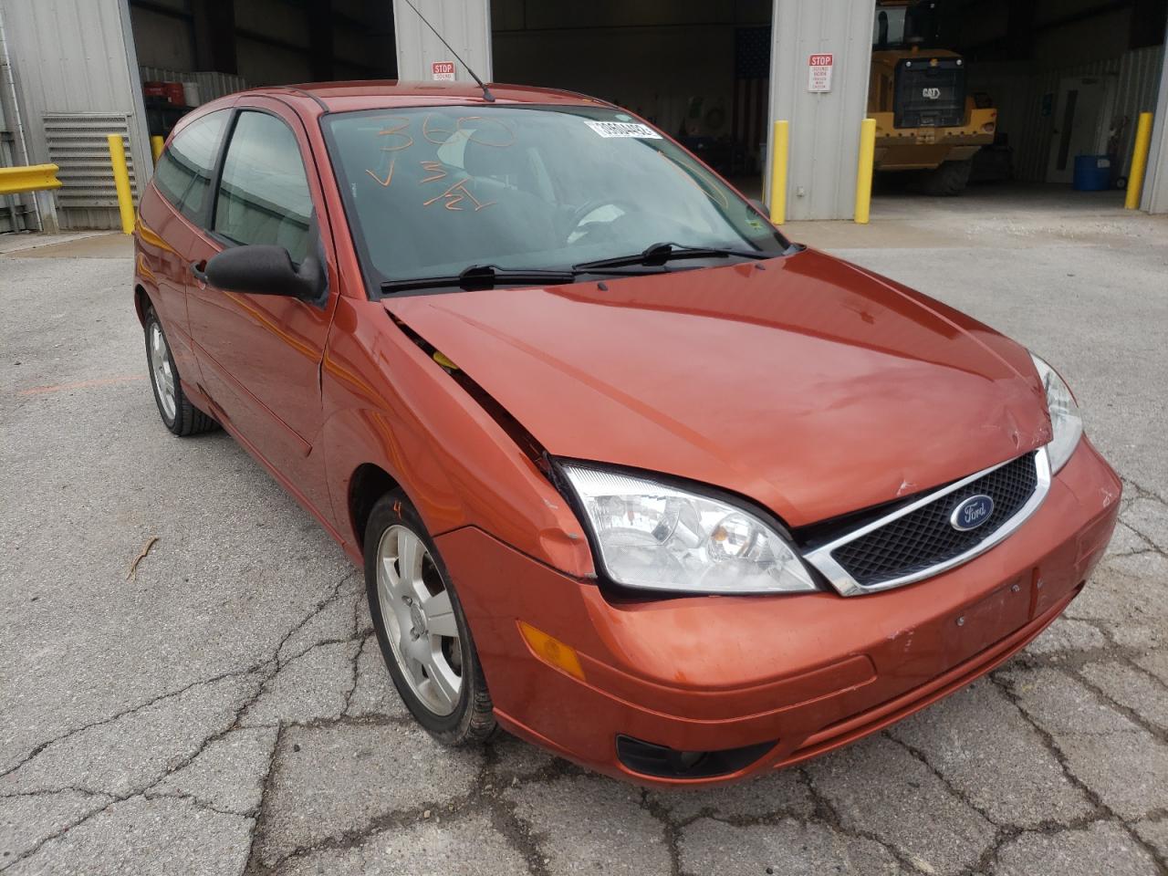 Photo 1 from auction – 2005 FORD FOCUS ZX3 with VIN 3FAFP31N15R134305