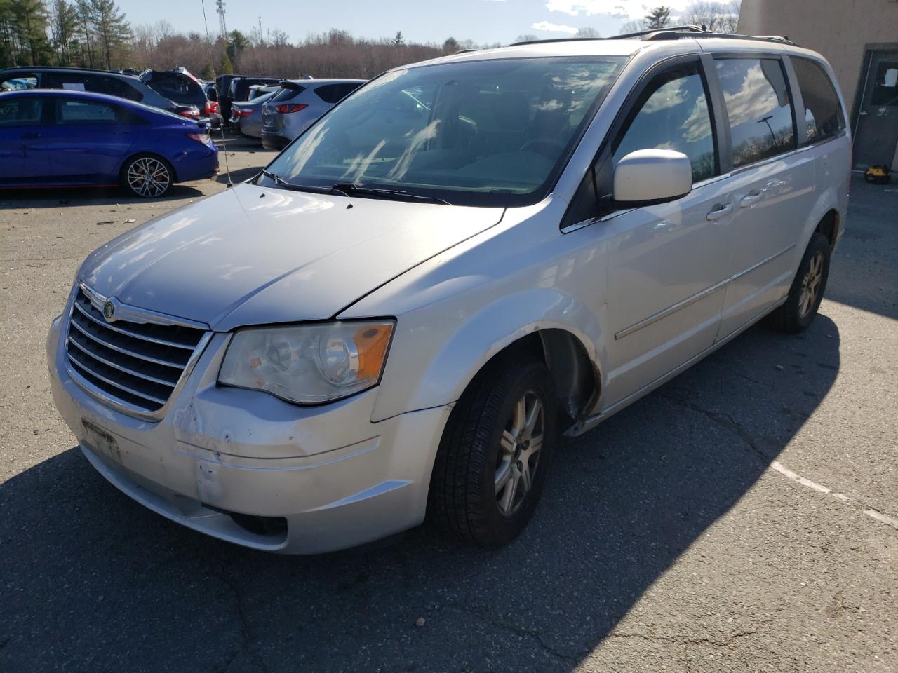 Photo 2 from auction – 2010 CHRYSLER TOWN & COU with VIN 2A4RR5D10AR112909