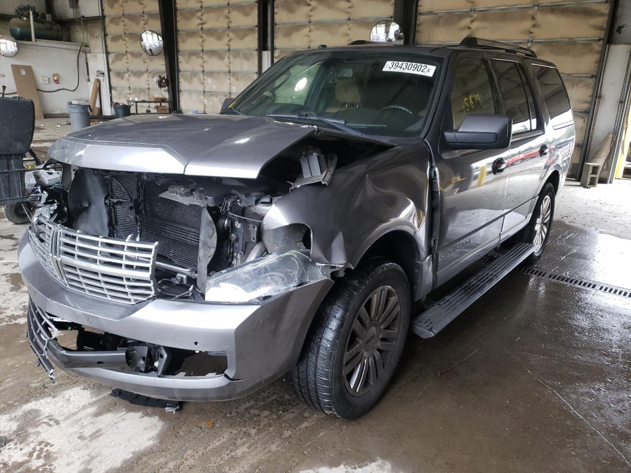Photo 2 from auction – 2011 LINCOLN NAVIGATOR with VIN 5LMJJ2J58BEJ04063