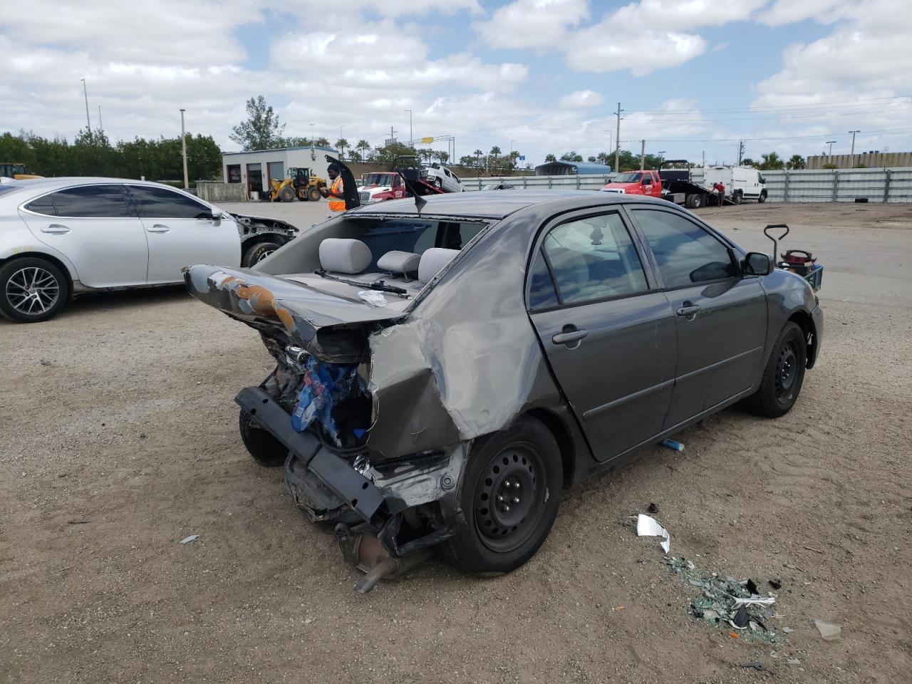 Photo 4 from auction – 2005 TOYOTA COROLLA CE with VIN 1NXBR32E15Z417289