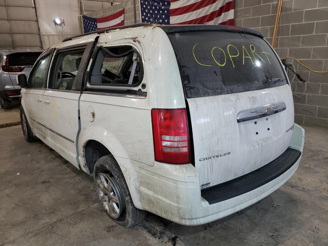 Photo 3 from auction – 2010 CHRYSLER TOWN & COU with VIN 2A4RR5D1XAR213522