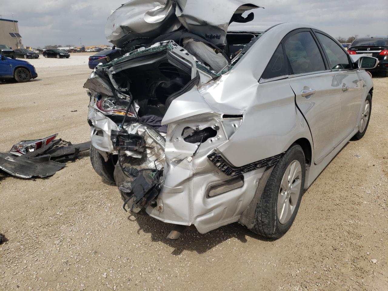 Photo 4 from auction – 2015 HYUNDAI SONATA HYB with VIN KMHEC4A42FA124839