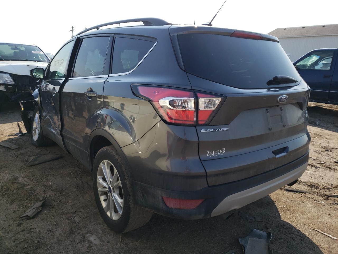 Photo 3 from auction – 2018 FORD ESCAPE SE with VIN 1FMCU9GD6JUA11556