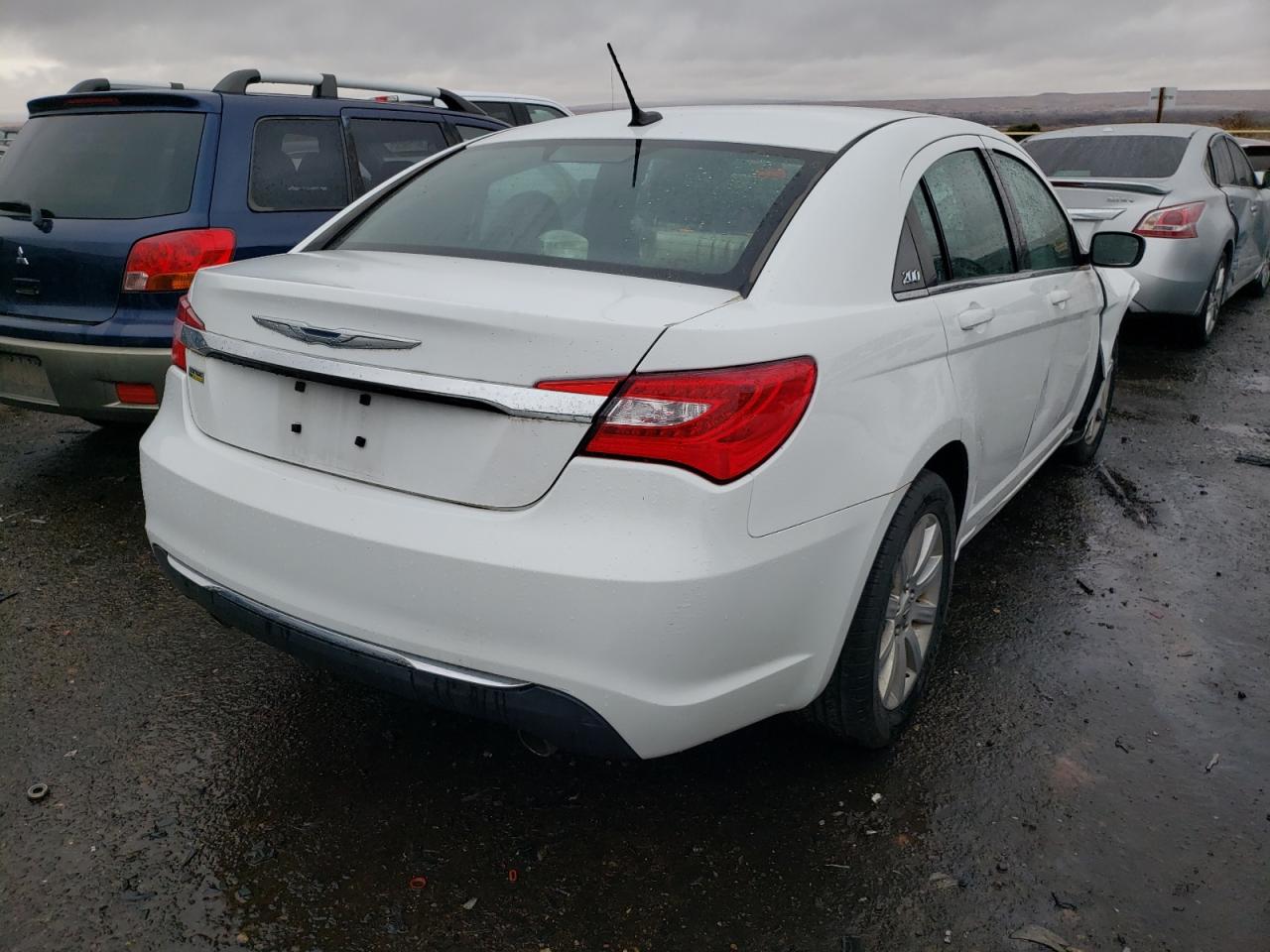 Photo 4 from auction – 2014 CHRYSLER 200 TOURIN with VIN 1C3CCBBG5EN105755