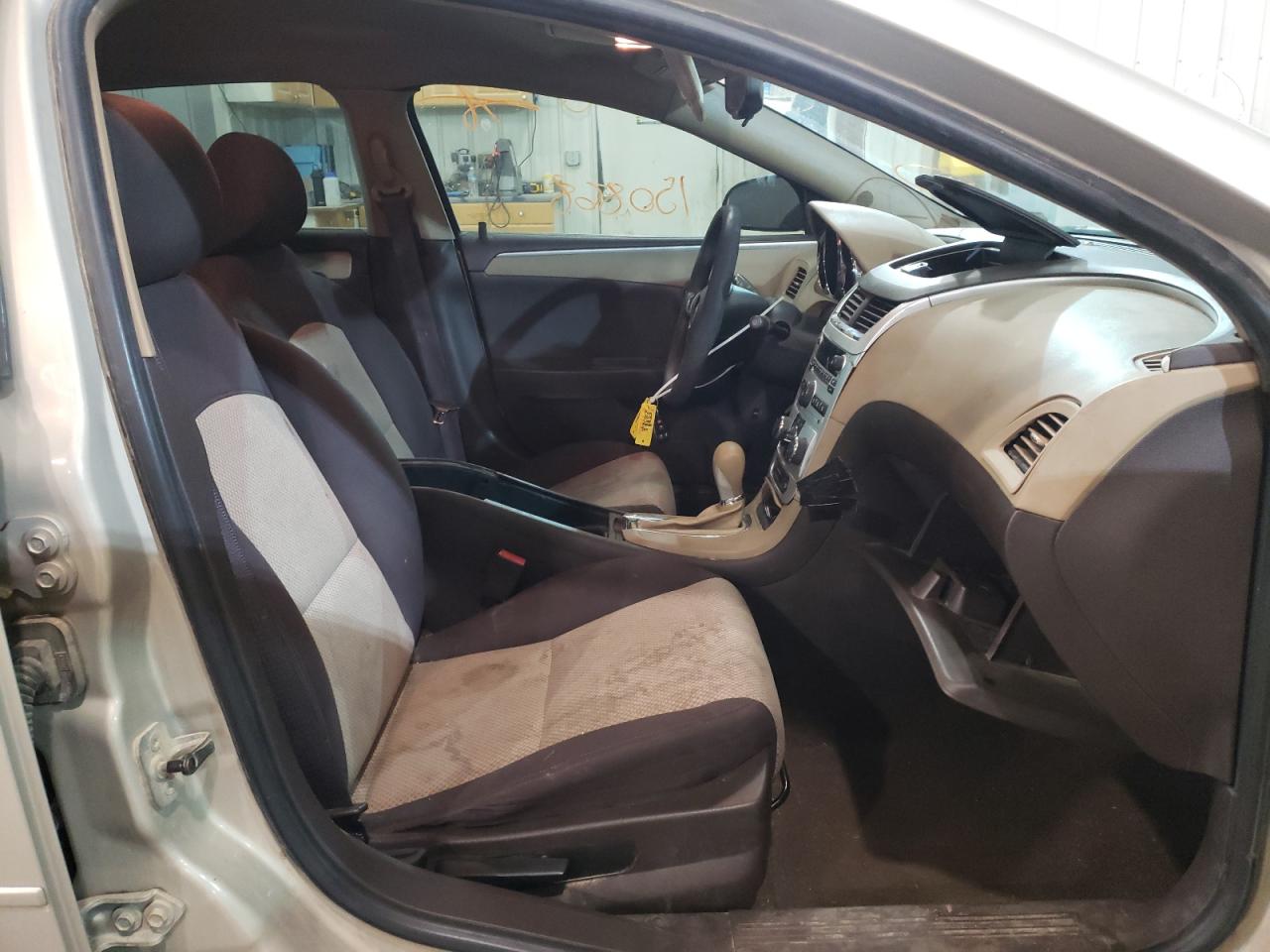 Photo 5 from auction – 2010 CHEVROLET MALIBU LS with VIN 1G1ZB5EB3AF230289