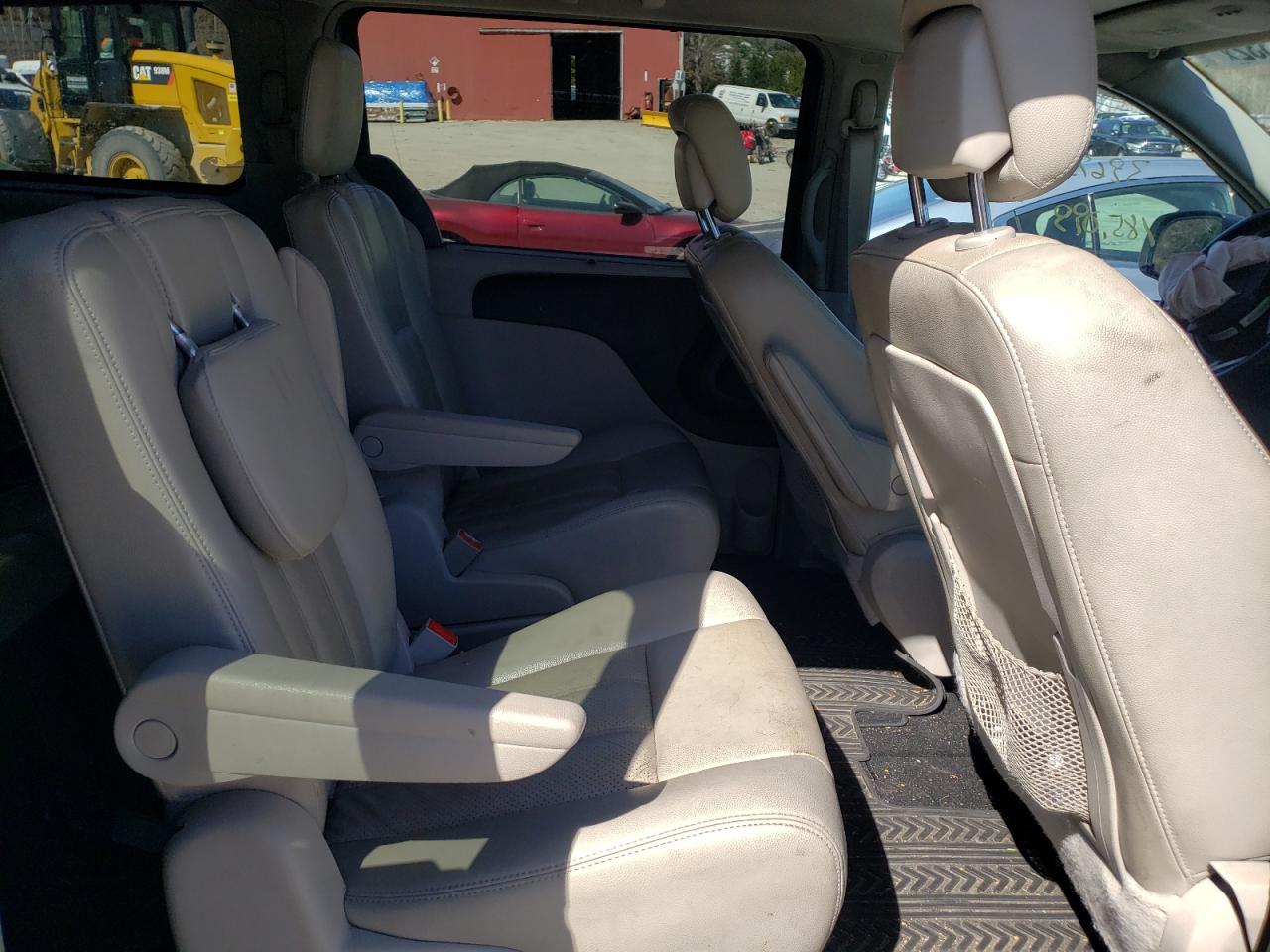 Photo 6 from auction – 2012 CHRYSLER TOWN & COU with VIN 2C4RC1CG9CR137655