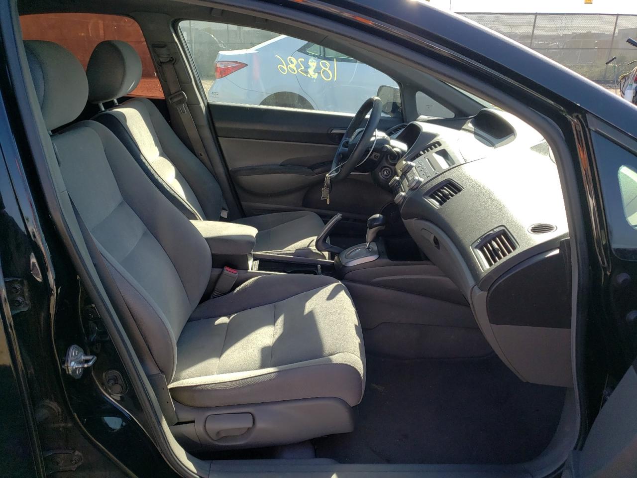 Photo 5 from auction – 2008 HONDA CIVIC LX with VIN 2HGFA16508H323098
