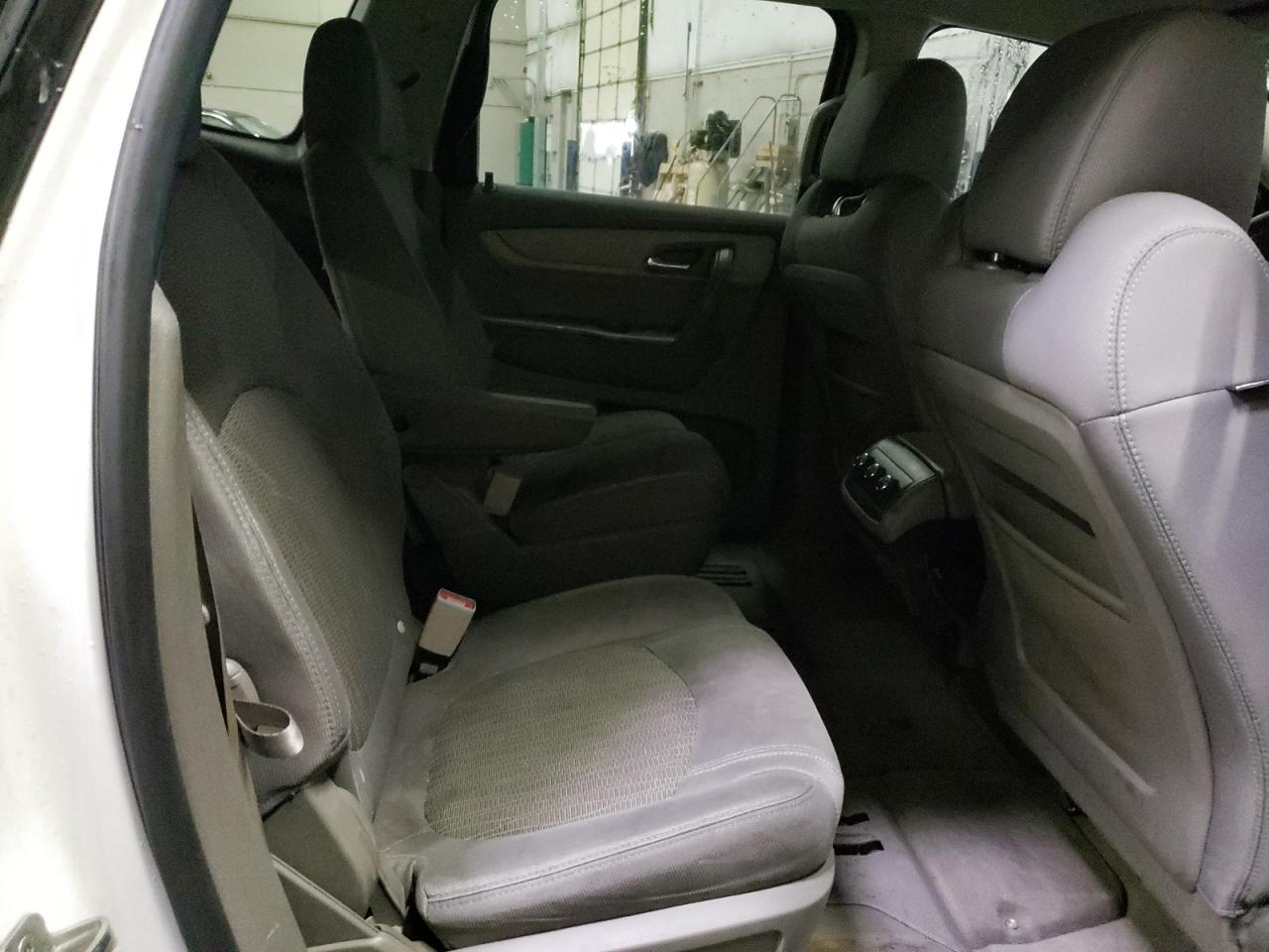 Photo 6 from auction – 2017 CHEVROLET TRAVERSE L with VIN 1GNKRGKD9HJ254360
