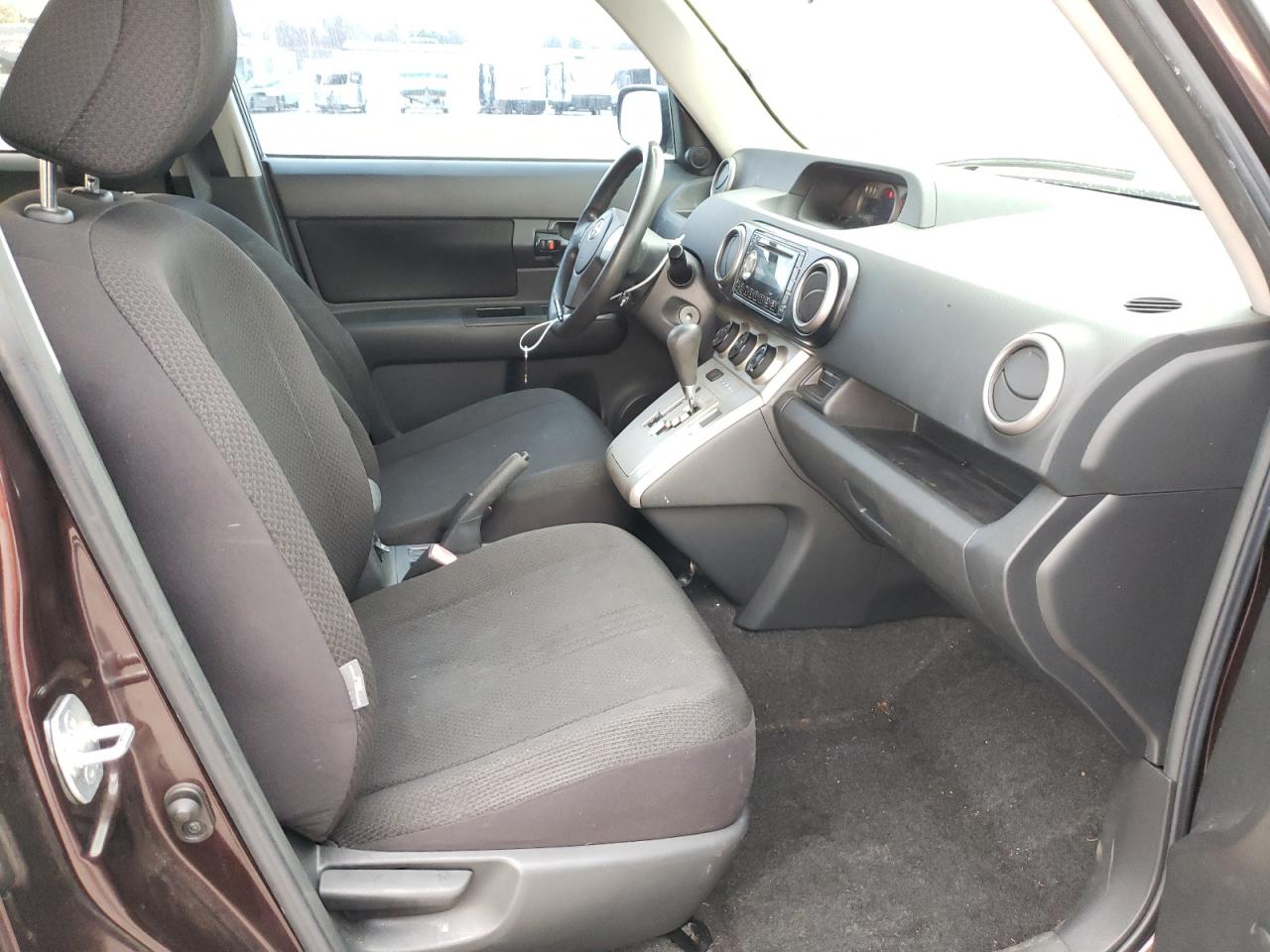 Photo 5 from auction – 2008 SCION XB with VIN JTLKE50E281037306